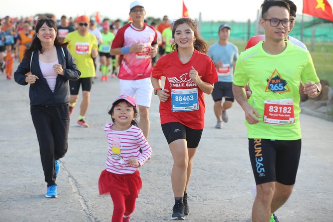 Những bóng hồng rạng rỡ trên đường chạy Tiền Phong Marathon 2020 - ảnh 5