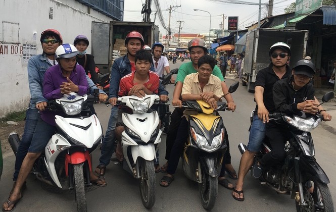 Ba cha con đi cướp xe máy bị nhóm “hiệp sĩ” tóm gọn - ảnh 1