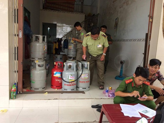 Phát hiện 3 cơ sở sang chiết gas trái phép ở Bình Dương - ảnh 1