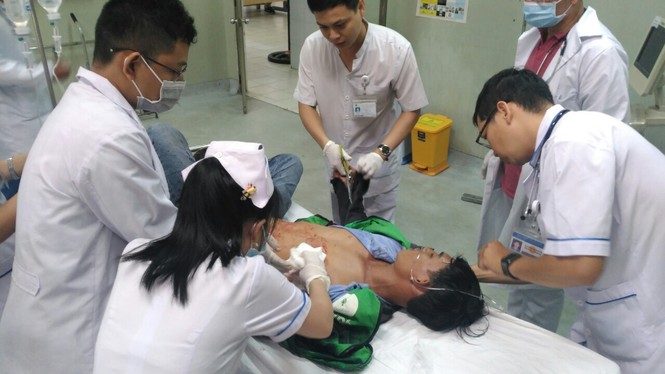 Nhân viên quán nhậu đâm khách vì chê tiền bo ít - ảnh 1
