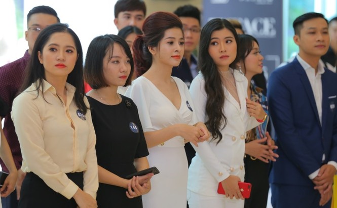 Loạt người đẹp, hoa khôi 'đổ bộ' show thực tế về nghề MC - ảnh 7