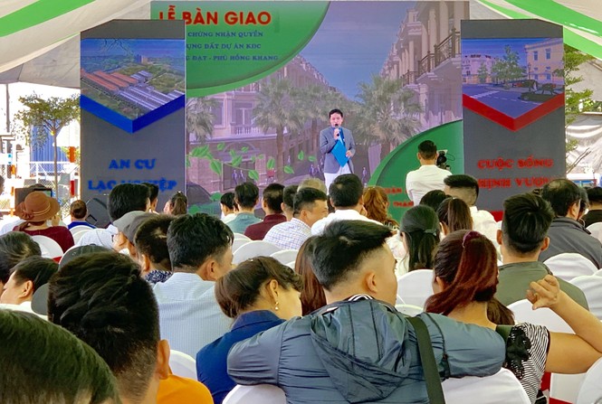 Trao 'sổ đỏ' cho hai dự án kép có vị trí vàng tại Bình Dương - ảnh 4