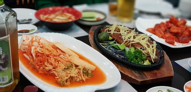 Một ngày làm nhân viên Bình Nhưỡng quán giữa Hà Nội - ảnh 4