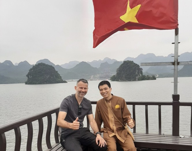 Cựu danh thủ Ryan Giggs về Hà Nam đi lễ chùa - ảnh 1
