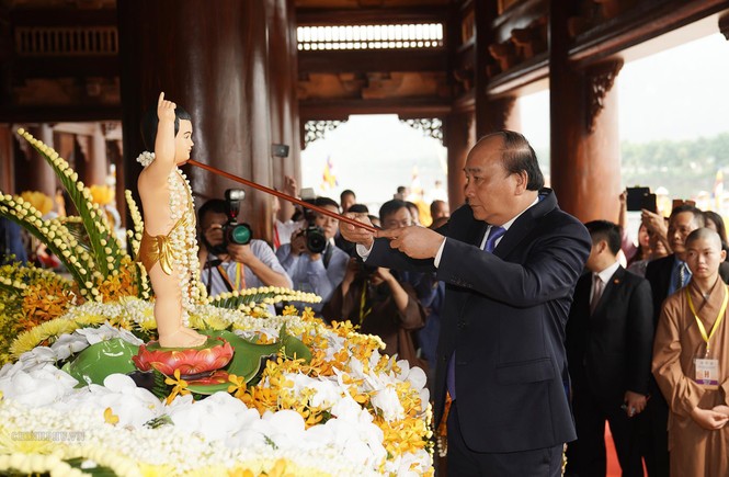 Thủ tướng: Đại lễ Vesak vượt trên một lễ hội văn hóa tôn giáo thông thường - ảnh 1