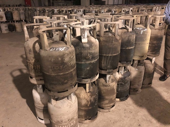 Một công ty có dấu hiệu chiếm giữ, sửa chữa bình gas trái phép - ảnh 1
