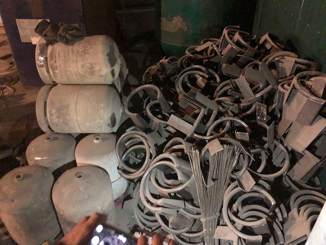 Cận cảnh hàng nghìn vỏ bình gas bị thiêu rụi có dấu hiệu cắt tai, mài vỏ - ảnh 2
