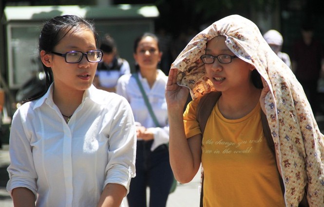 Đang làm bài, thí sinh bị đau đường ruột phải cấp cứu - ảnh 1
