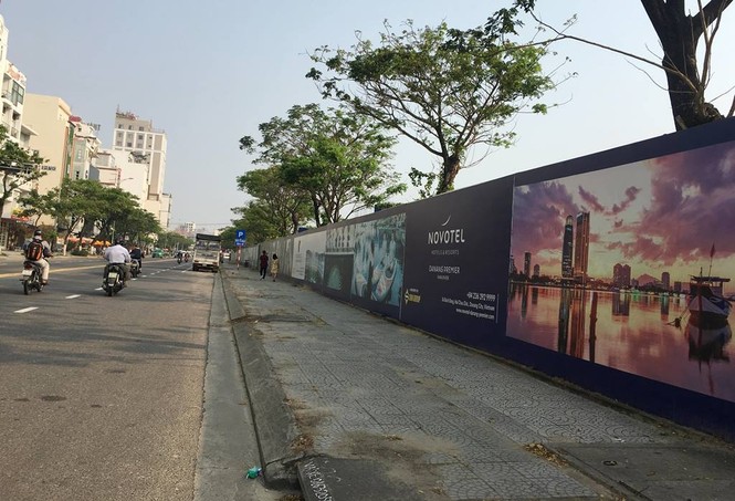 Người dân Đà Nẵng vẫn “dài cổ” chờ mở lối xuống biển - ảnh 1