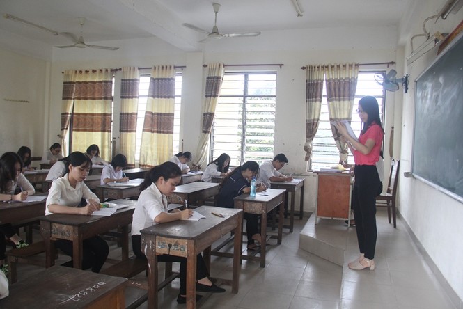 Hơn 11000 thí sinh Đà Nẵng thi môn đầu tiên trong thời tiết dịu mát - ảnh 2