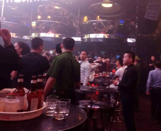 Kiểm tra vũ trường đột xuất, phát hiện 75 người dương tính với ma túy - ảnh 2