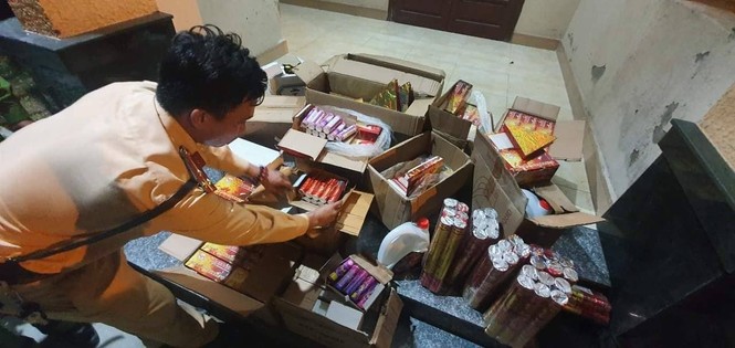 Ngụy trang loa thùng chở pháo điện không rõ nguồn gốc - ảnh 1