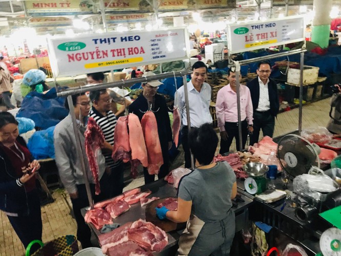 Đà Nẵng: Lãnh đạo thành phố xuyên đêm kiểm tra đột xuất ATTP cận Tết - ảnh 2