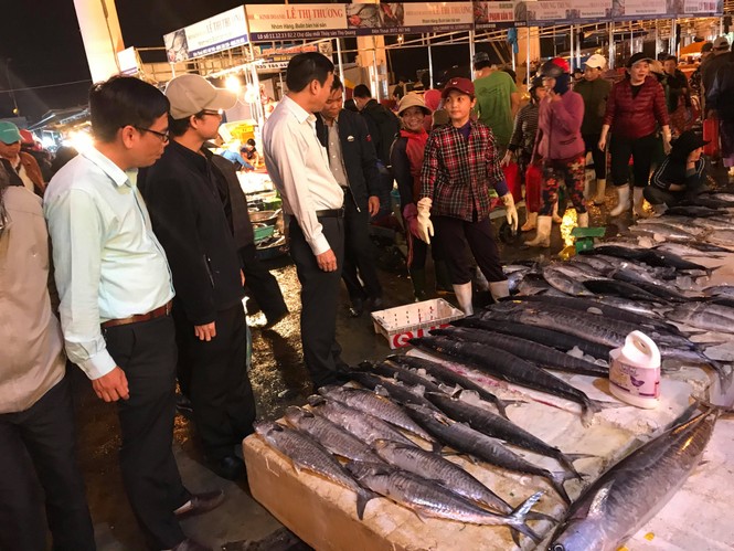 Đà Nẵng: Lãnh đạo thành phố xuyên đêm kiểm tra đột xuất ATTP cận Tết - ảnh 3