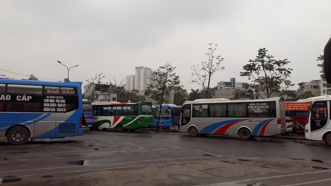 Đo thân nhiệt, chuẩn bị phòng cách ly, bến xe vẫn vắng như chùa Bà Đanh - ảnh 3