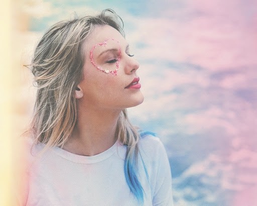 Taylor Swift tiết lộ nhật kí “social_distancing”, hiến kế hàng tá việc thú vị để work-from - ảnh 1