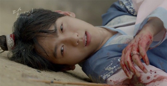 Fan “ngả ngữa” khi biết lí do V (BTS) và Baekhyun (EXO) “ngủm” sớm trong phim! - ảnh 4