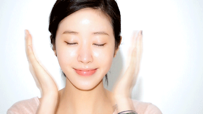 Da mất nước rất dễ bị nhầm với da khô, làm thế nào để phân biệt được? - ảnh 2