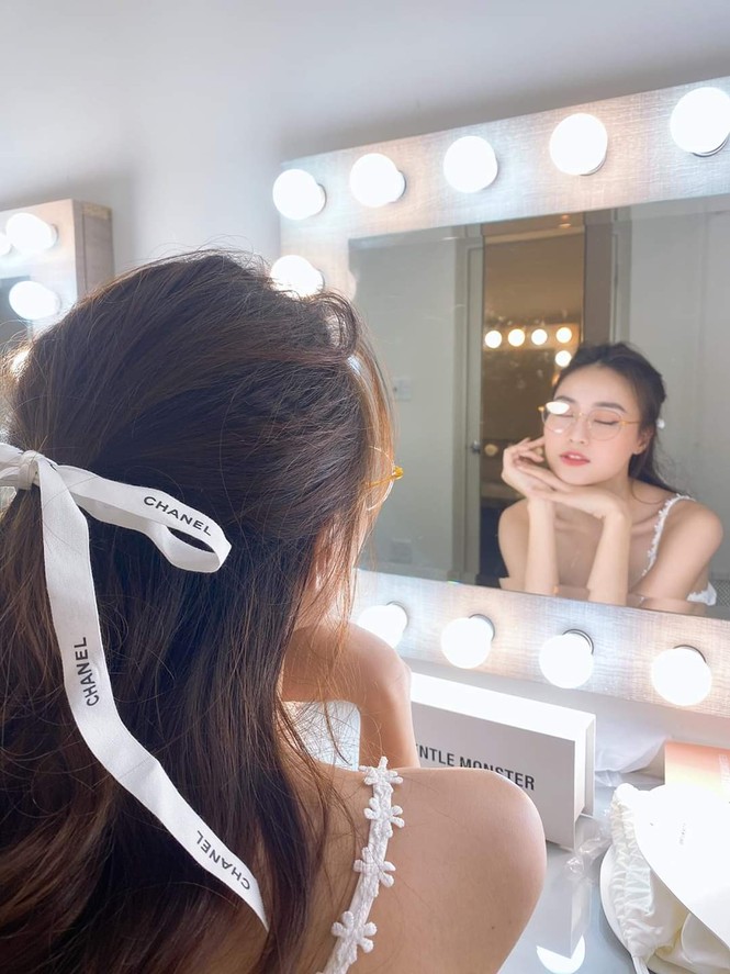 Ninh Dương Lan Ngọc nhập hội sao Việt khoe kính Jennie, cô sở hữu tới 3 mẫu trong BST này - ảnh 1
