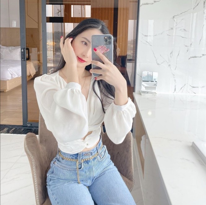 Sắc trắng đổ bộ thời trang sao Việt tuần qua: Các kiểu crop-top tiếp tục lên ngôi - ảnh 10