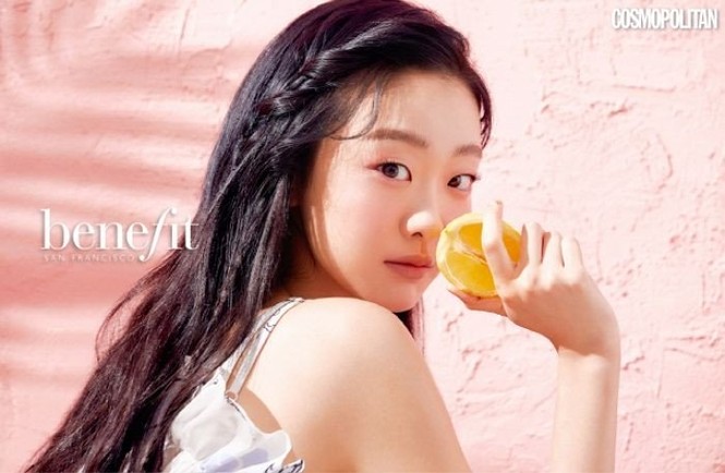 Bạn có nhận ra cô gái xinh đẹp dịu dàng này là