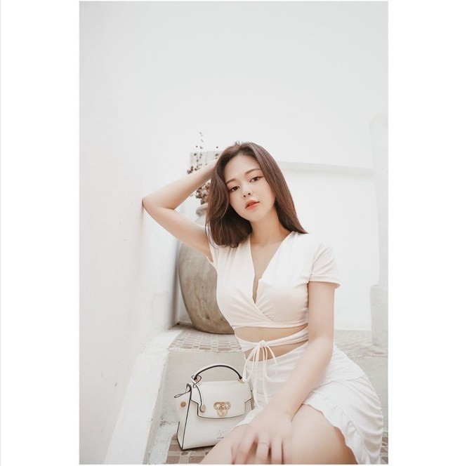 Sắc trắng đổ bộ thời trang sao Việt tuần qua: Các kiểu crop-top tiếp tục lên ngôi - ảnh 12