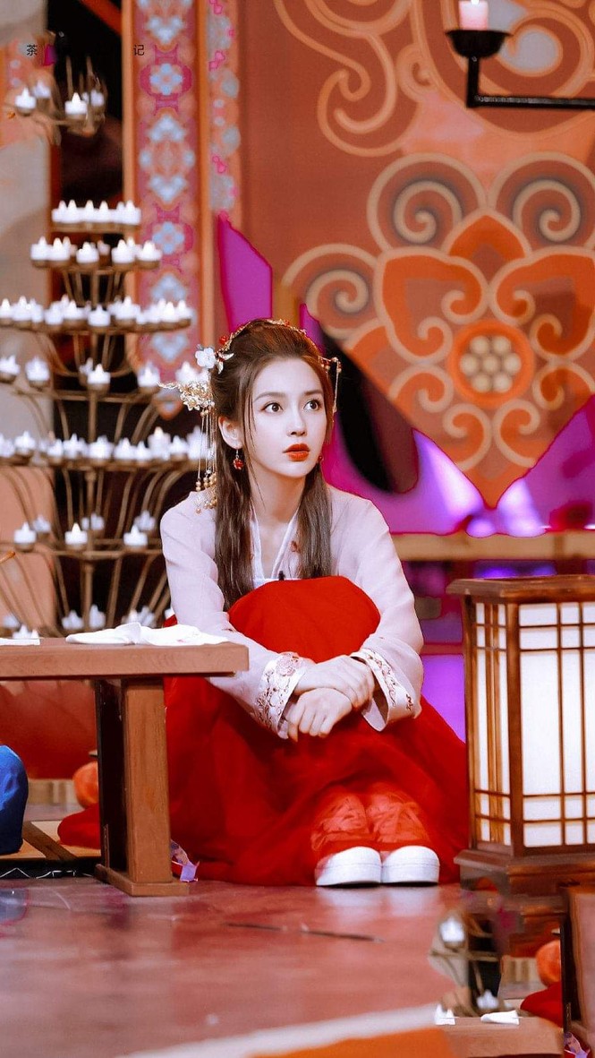 Tạo hình cổ trang của Angela Baby trong show Xảo Thủ Thần Thám xinh như một