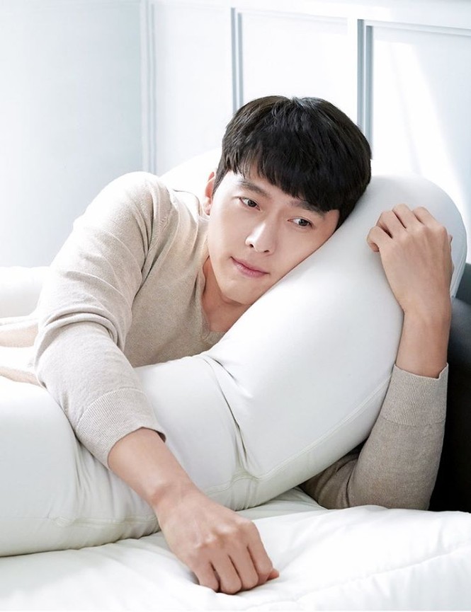 Hyun Bin quảng cáo vòi sen và chăn gối, không “cởi” tí nào vẫn khiến fangirl “xịt máu mũi