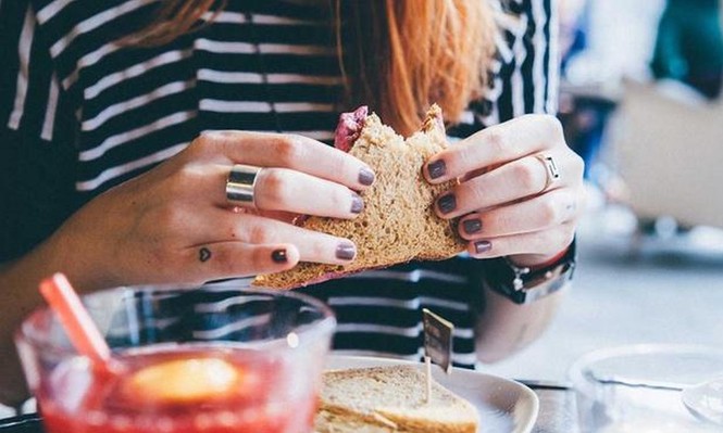 Những bí kíp giúp bạn thoải mái hơn trong việc ăn uống mà không lo bị tăng cân - ảnh 2