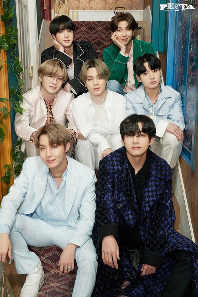 BTS tung bộ ảnh “gia đình” cực nhí nhố nhân sự kiện FESTA 2020 của nhóm - ảnh 6
