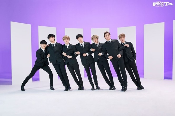 BTS tung bộ ảnh “gia đình” cực nhí nhố nhân sự kiện FESTA 2020 của nhóm - ảnh 10