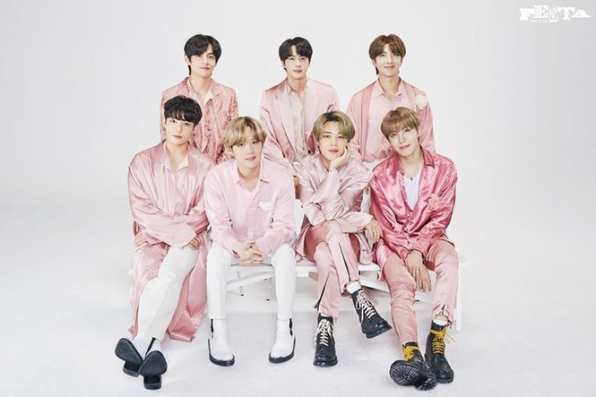 BTS tung bộ ảnh “gia đình” cực nhí nhố nhân sự kiện FESTA 2020 của nhóm - ảnh 4