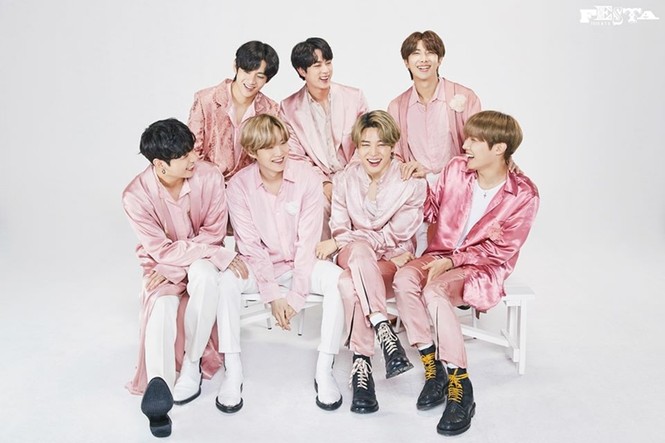 BTS tung bộ ảnh “gia đình” cực nhí nhố nhân sự kiện FESTA 2020 của nhóm - ảnh 3