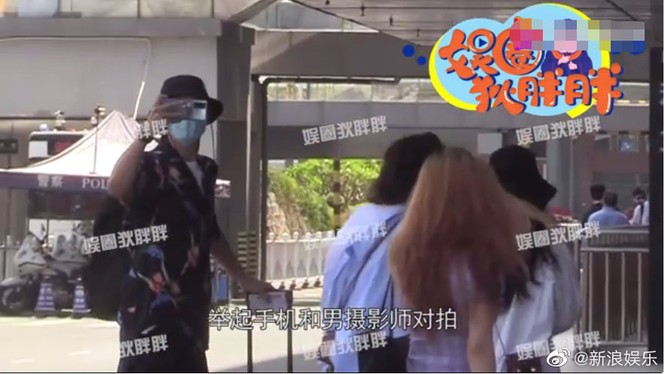 Lý do gì khiến Lý Hiện phải nổi nóng, thét vào mặt fan tại sân bay? - ảnh 3