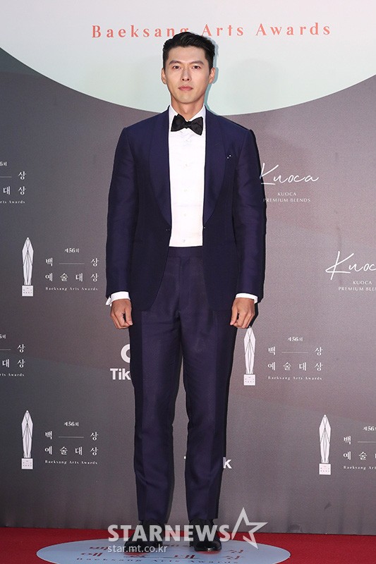 Thảm đỏ Baeksang 2020: Hyun Bin, Son Ye Jin xuất hiện ấn tượng, thỏa lòng mong đợi của fan - ảnh 3