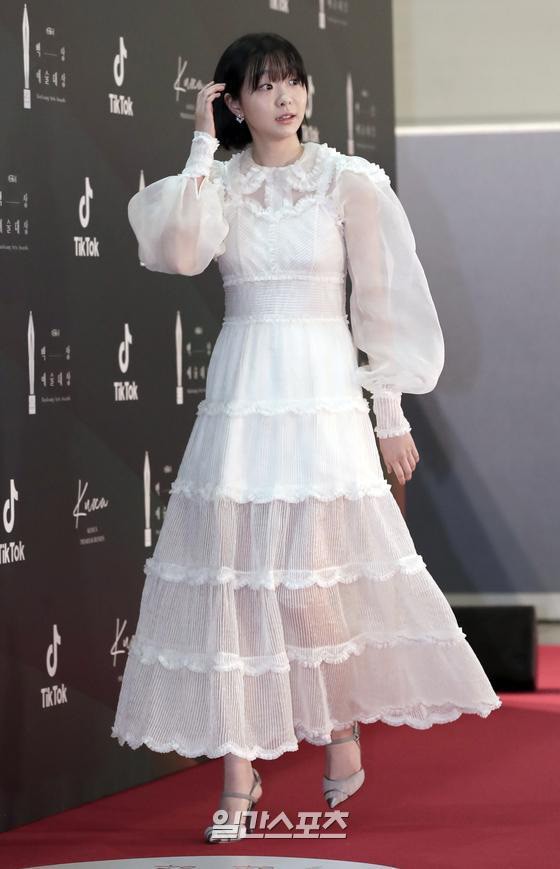 Thảm đỏ Baeksang 2020: Hyun Bin, Son Ye Jin xuất hiện ấn tượng, thỏa lòng mong đợi của fan - ảnh 8