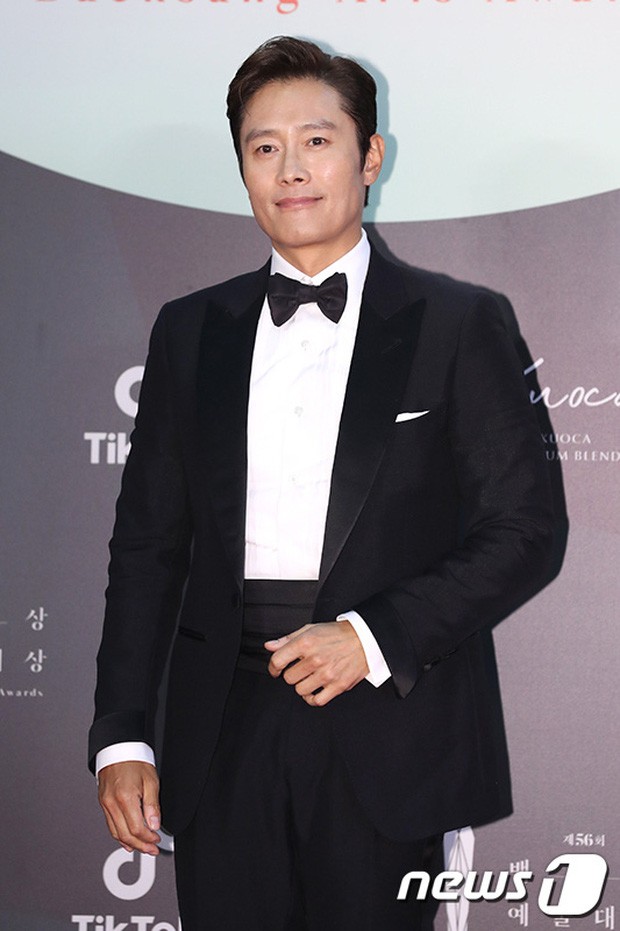 Thảm đỏ Baeksang 2020: Hyun Bin, Son Ye Jin xuất hiện ấn tượng, thỏa lòng mong đợi của fan - ảnh 11