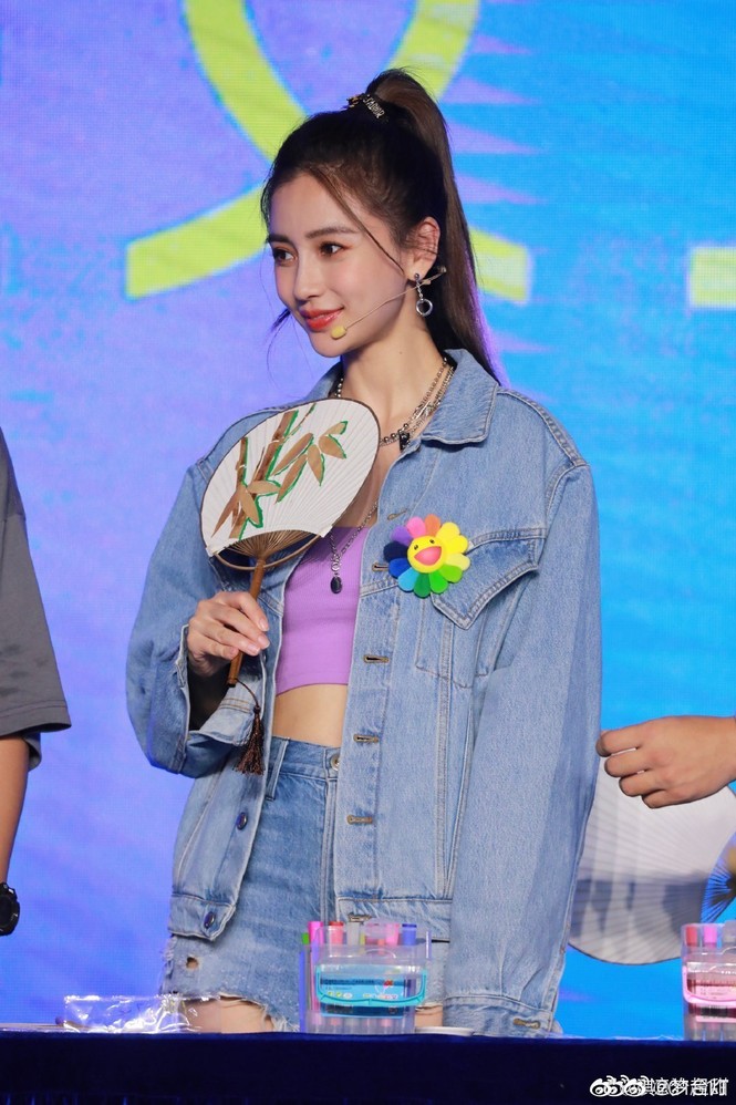 “Gái một con” Angela Baby xuất hiện như thiếu nữ đôi mươi trên show thực tế - ảnh 4