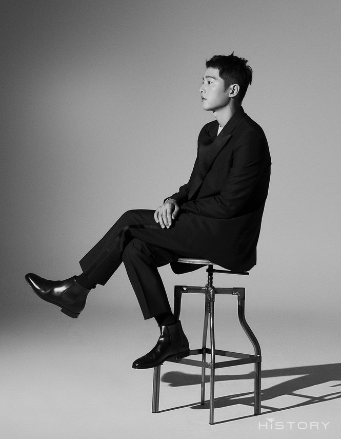 Song Joong Ki xuất hiện với thần thái