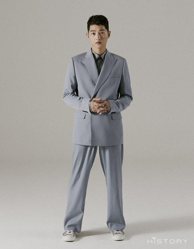 Song Joong Ki xuất hiện với thần thái