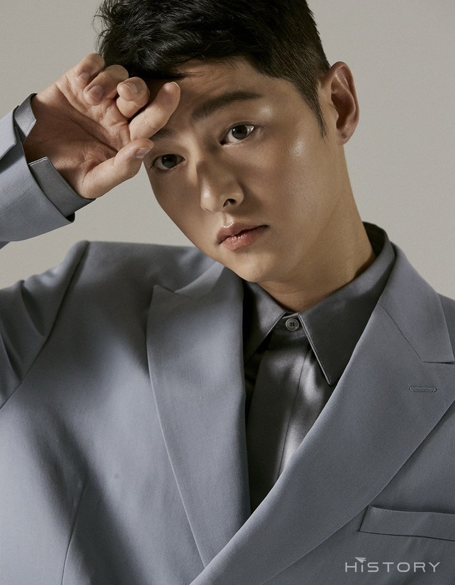 Song Joong Ki xuất hiện với thần thái