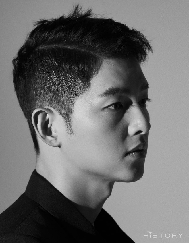 Song Joong Ki xuất hiện với thần thái