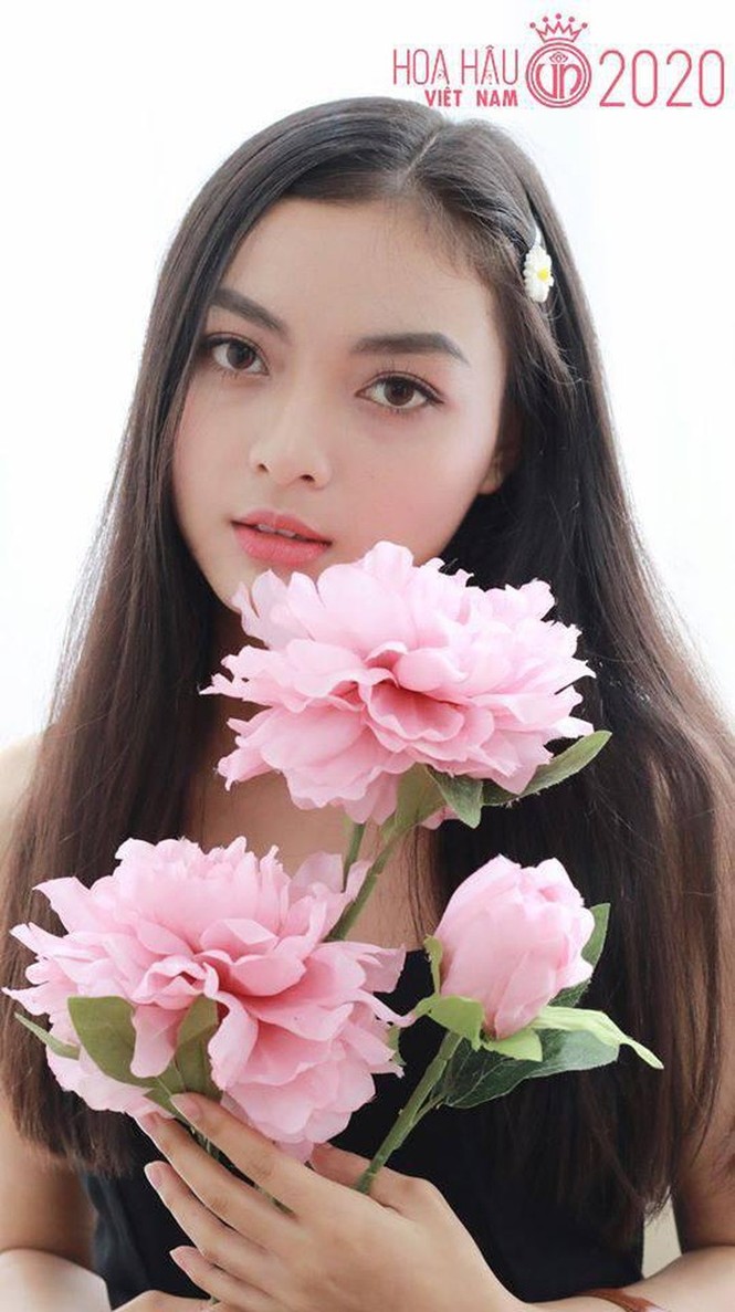 Trần Em Bi - thí sinh Hoa Hậu Việt Nam vừa đa tài vừa xinh đẹp, Á khôi trường Đại học KHXH & NV - ảnh 1
