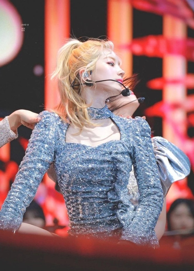 Màn “đụng hàng” váy lấp lánh của Jeon Somi và Dahyun (TWICE), ai được khen nhiều hơn? - ảnh 5