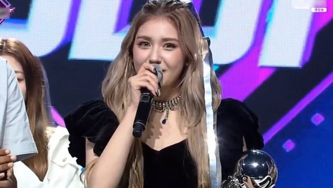 Lý do Jeon Somi phải ăn một quả chanh cực chua sau khi giành cúp của show âm nhạc Mnet - ảnh 5