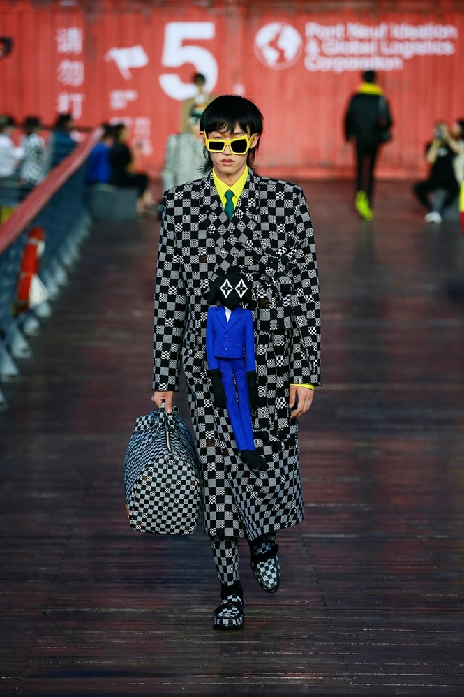 Nhờ Ngô Diệc Phàm ôm bóng bay khổng lồ, show của Louis Vuitton thu hút 100 triệu lượt xem - ảnh 6