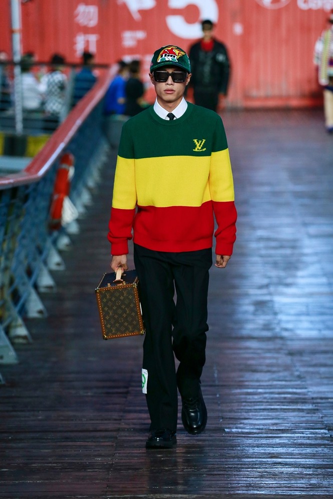 Nhờ Ngô Diệc Phàm ôm bóng bay khổng lồ, show của Louis Vuitton thu hút 100 triệu lượt xem - ảnh 3