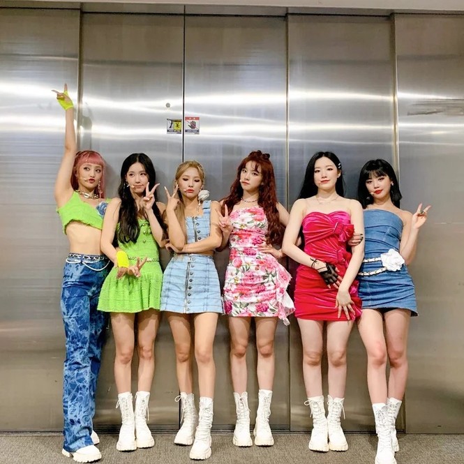 Stylist của (G)I-DLE bị chỉ trích dữ dội vì để các idol mặc trang phục hở nội y quá nhiều - ảnh 1