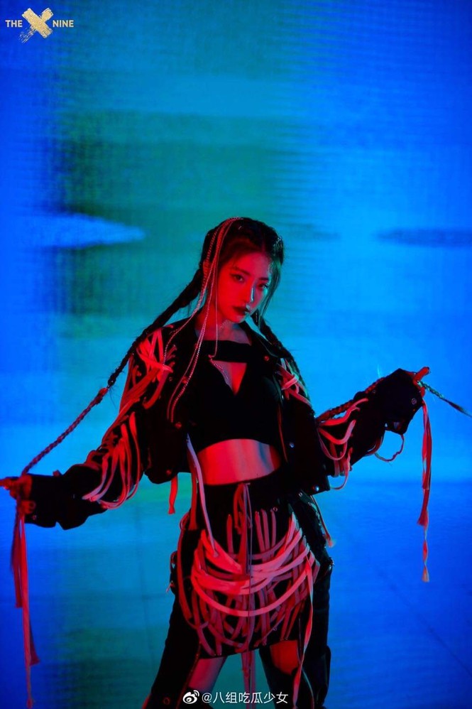Kể cả không biết THE9 là ai bạn cũng sẽ bất ngờ với tạo hình của nhóm trong MV “SPHINX” - ảnh 1