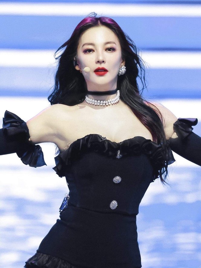 Trương Vũ Kỳ gây bão với body đỉnh trên Tỷ Tỷ Đạp Gió Rẽ Sóng, outfit “đụng hàng